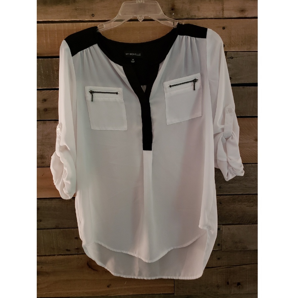 🔶️ White and Black Blouse